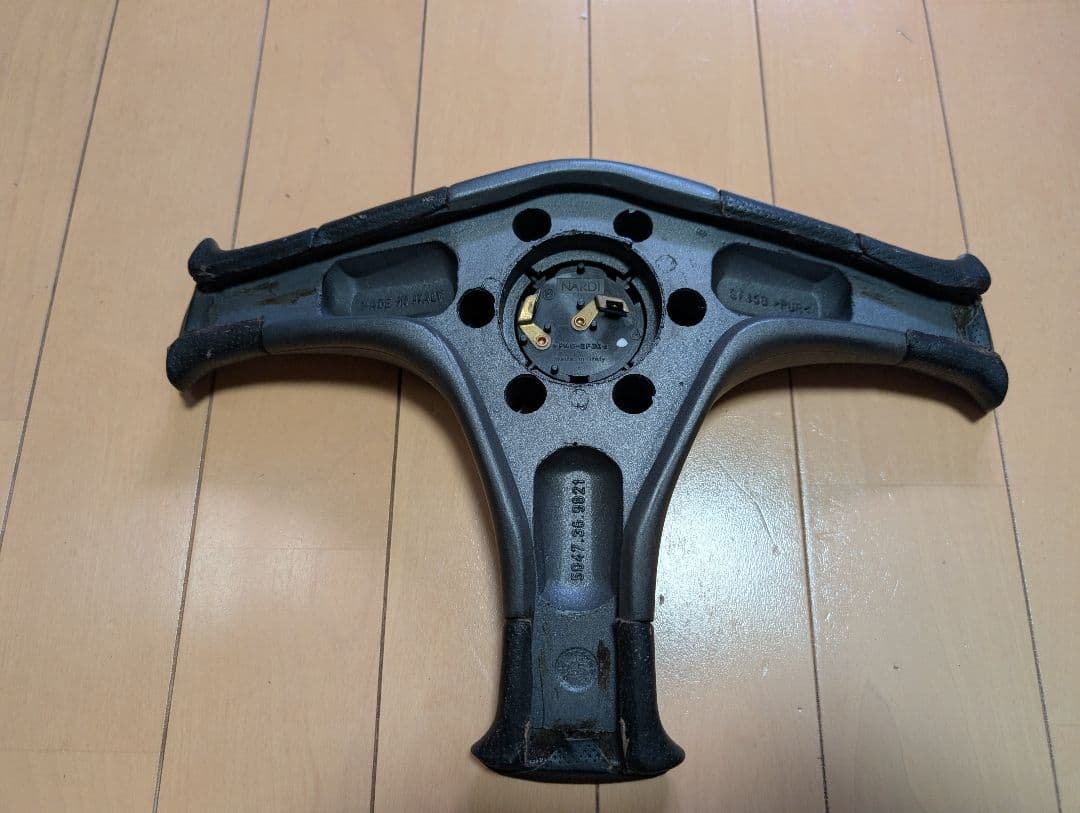 綺麗！ナルディウッド希少のZ5モデル