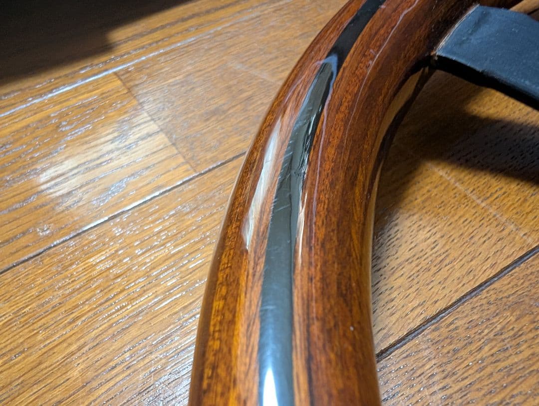 綺麗！ナルディウッド希少のZ5モデル