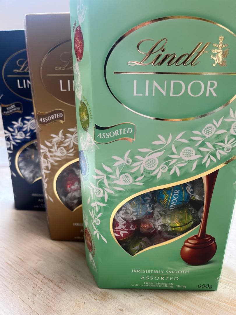 Lindt LINDOR アソート 600gx4箱