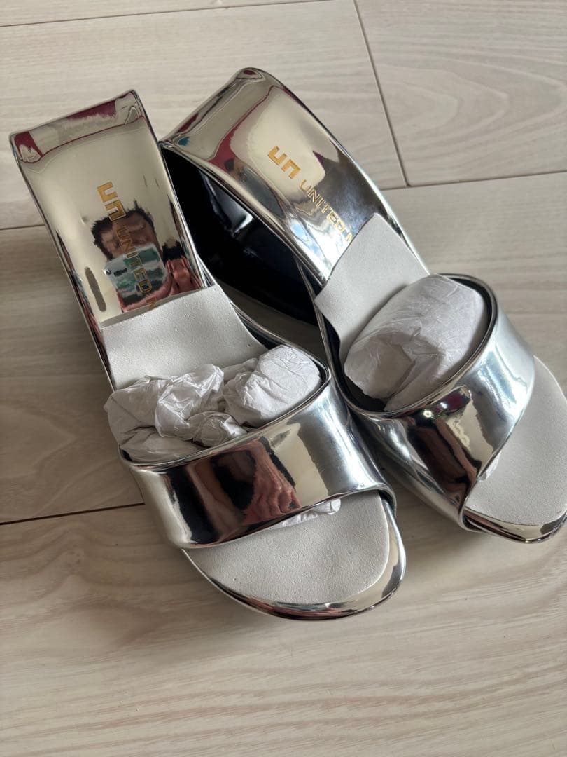 UNITED Nude シルバーオープントゥーミュール