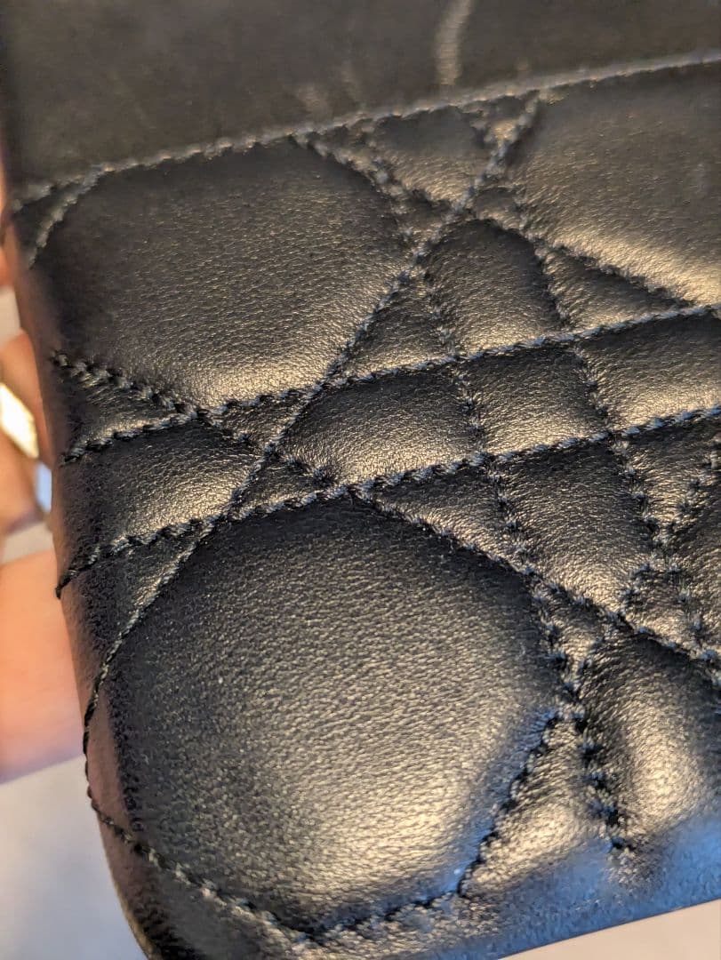 dior iPhone16 ケース チャーム付き