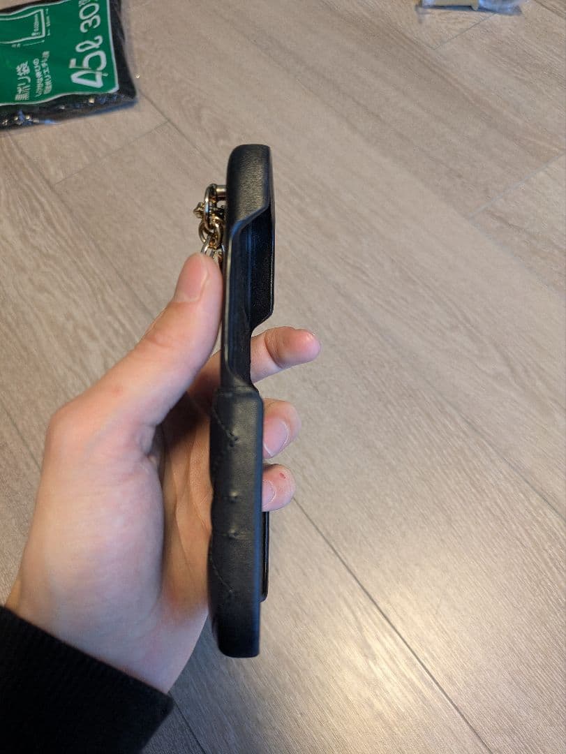 dior iPhone16 ケース チャーム付き