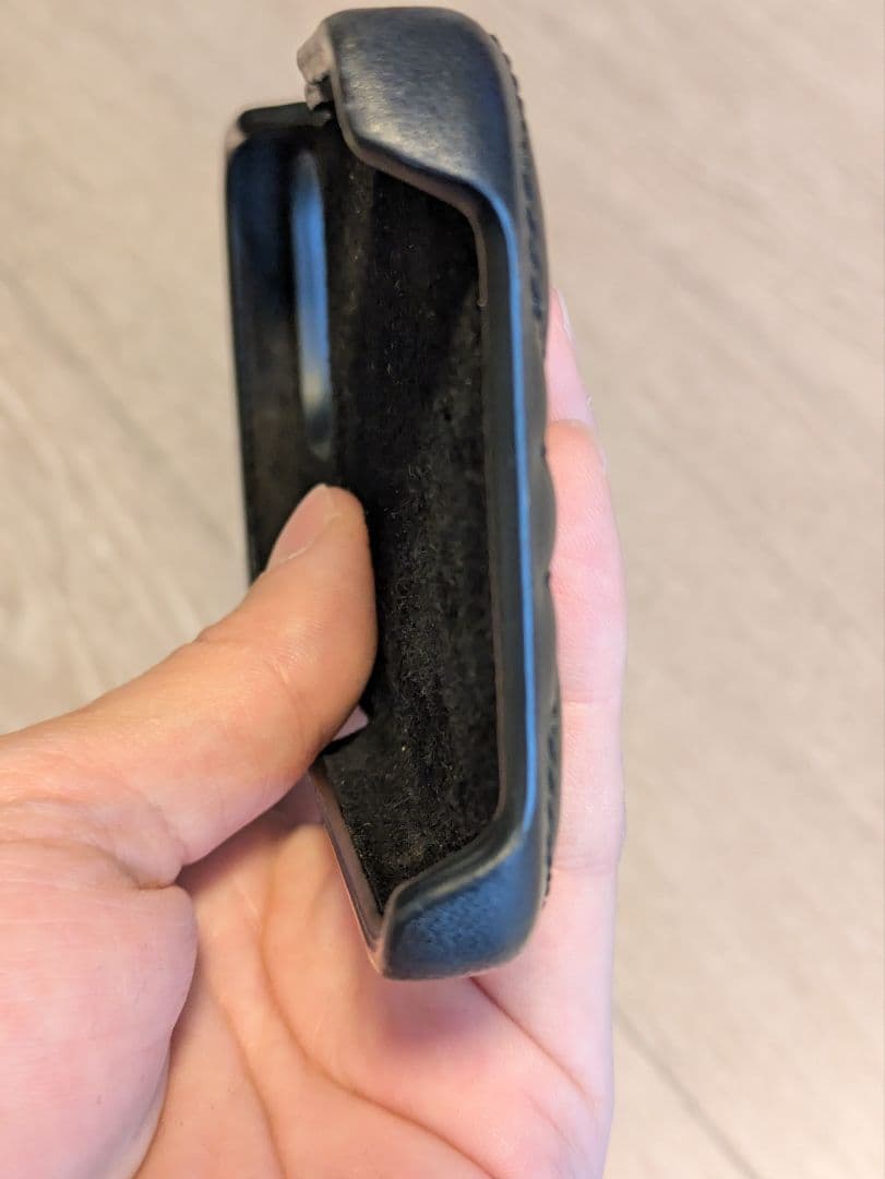 dior iPhone16 ケース チャーム付き