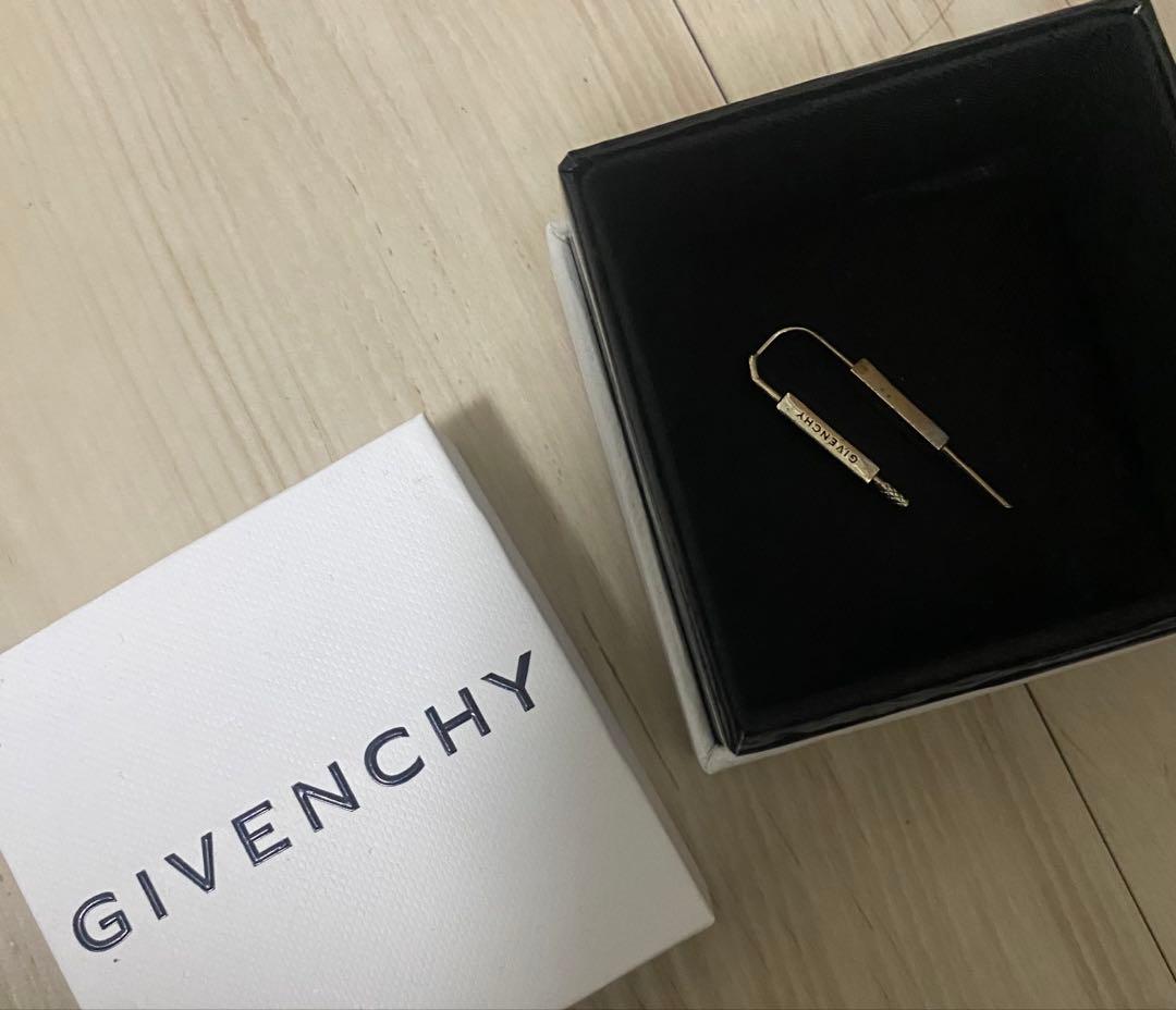 GIVENCHY シルバー ピアス　片耳のみ