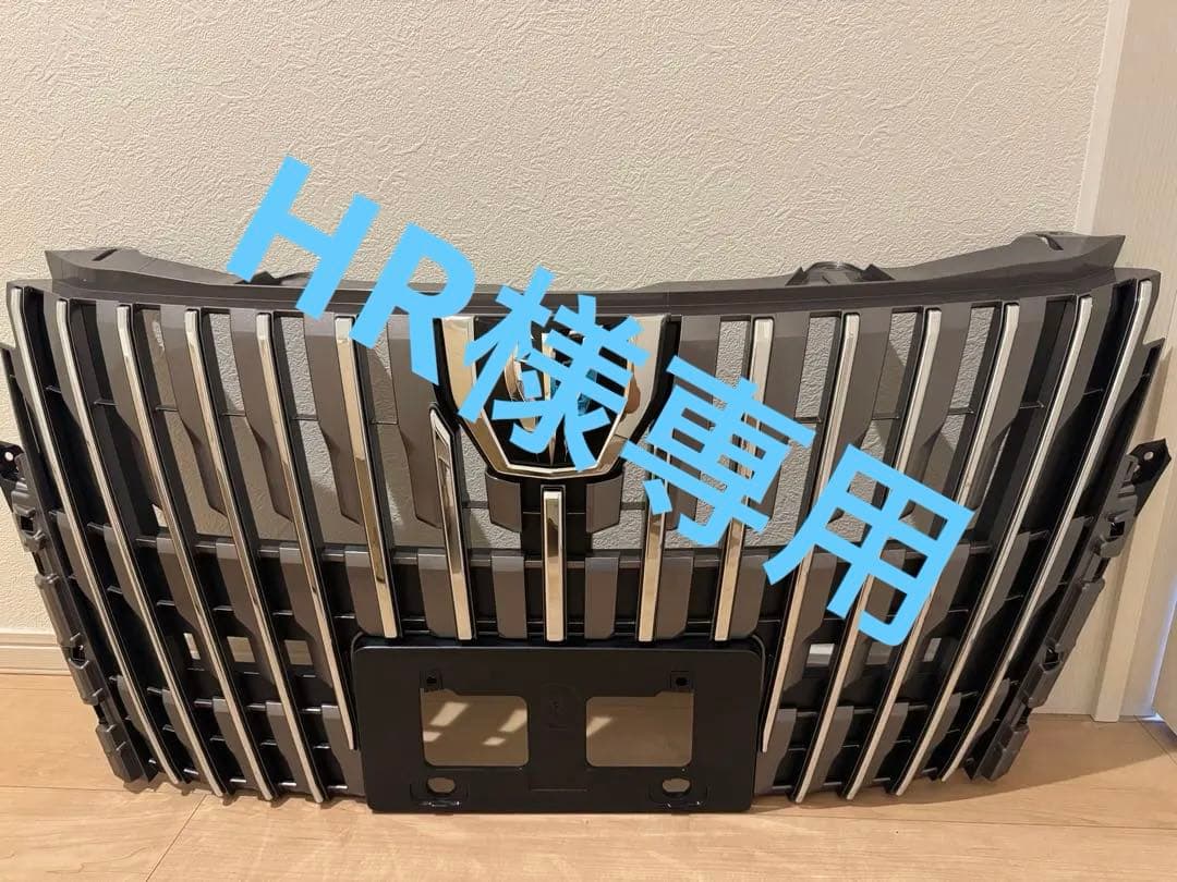 新しいフロントグリル ブラック/シルバー