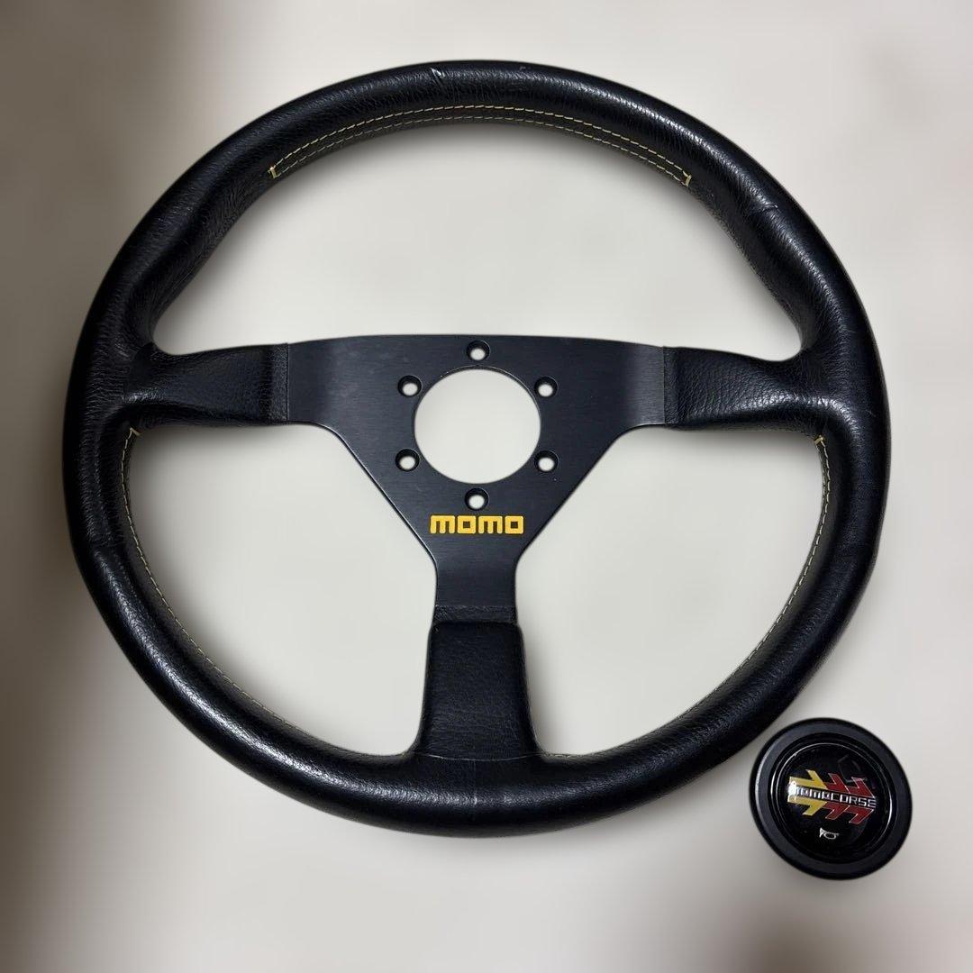 momo ステアリングホイール　ベローチェレーシング