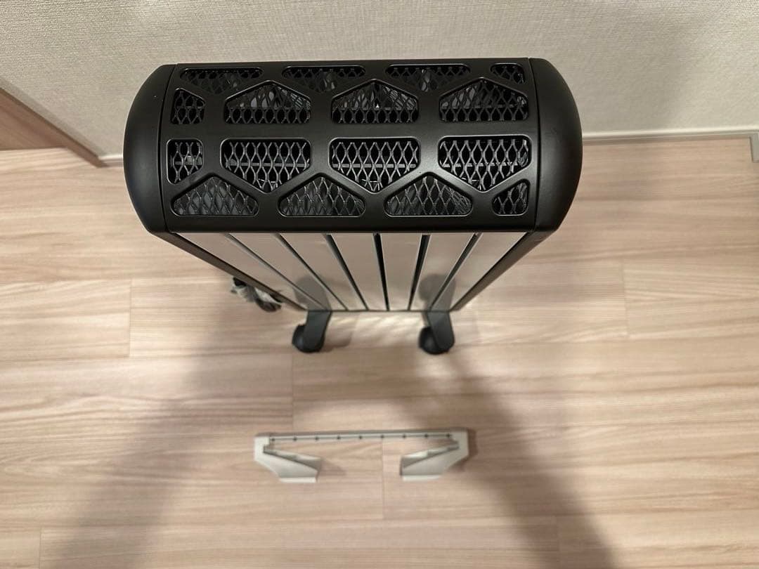 DeLonghi オイルヒーター（トップハンガー付き）
