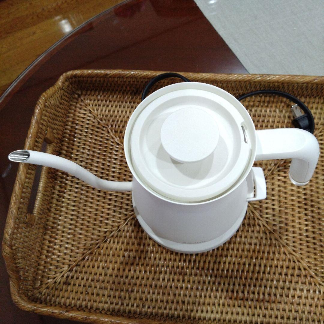 バルミューダ　ホワイト 電気ケトル スポットデザイン