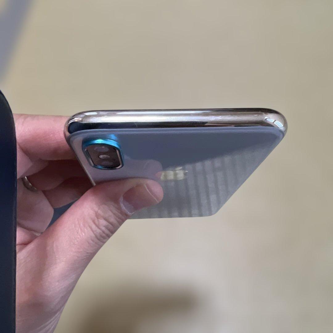 Apple iPhone X（SIMロックありau）本体 ケース付き