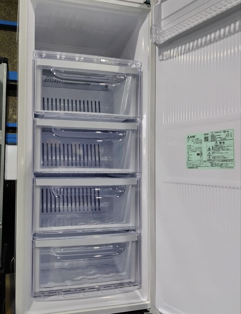 三菱ノンフロン冷凍庫 MF-U12G-W 2022製　ホワイト C1334