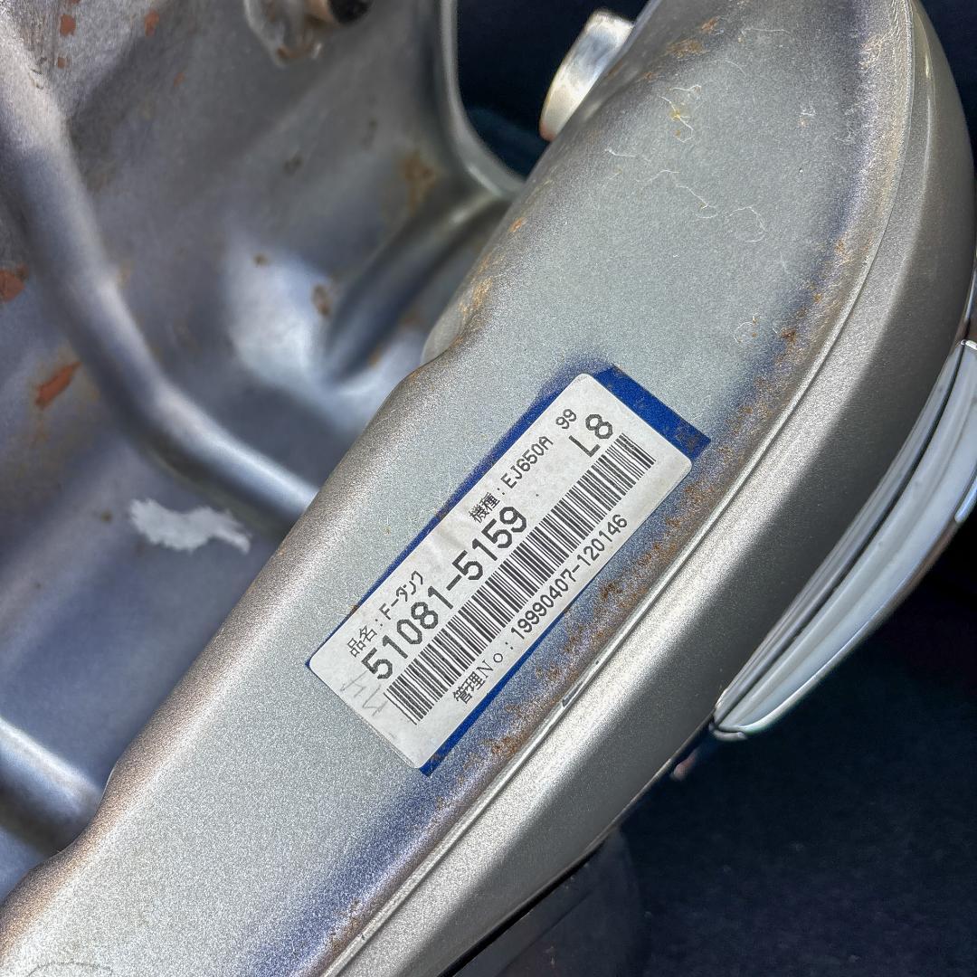 カワサキ W650タンク ギャラクシーシルバー×ルミナスポラリスブルー美品