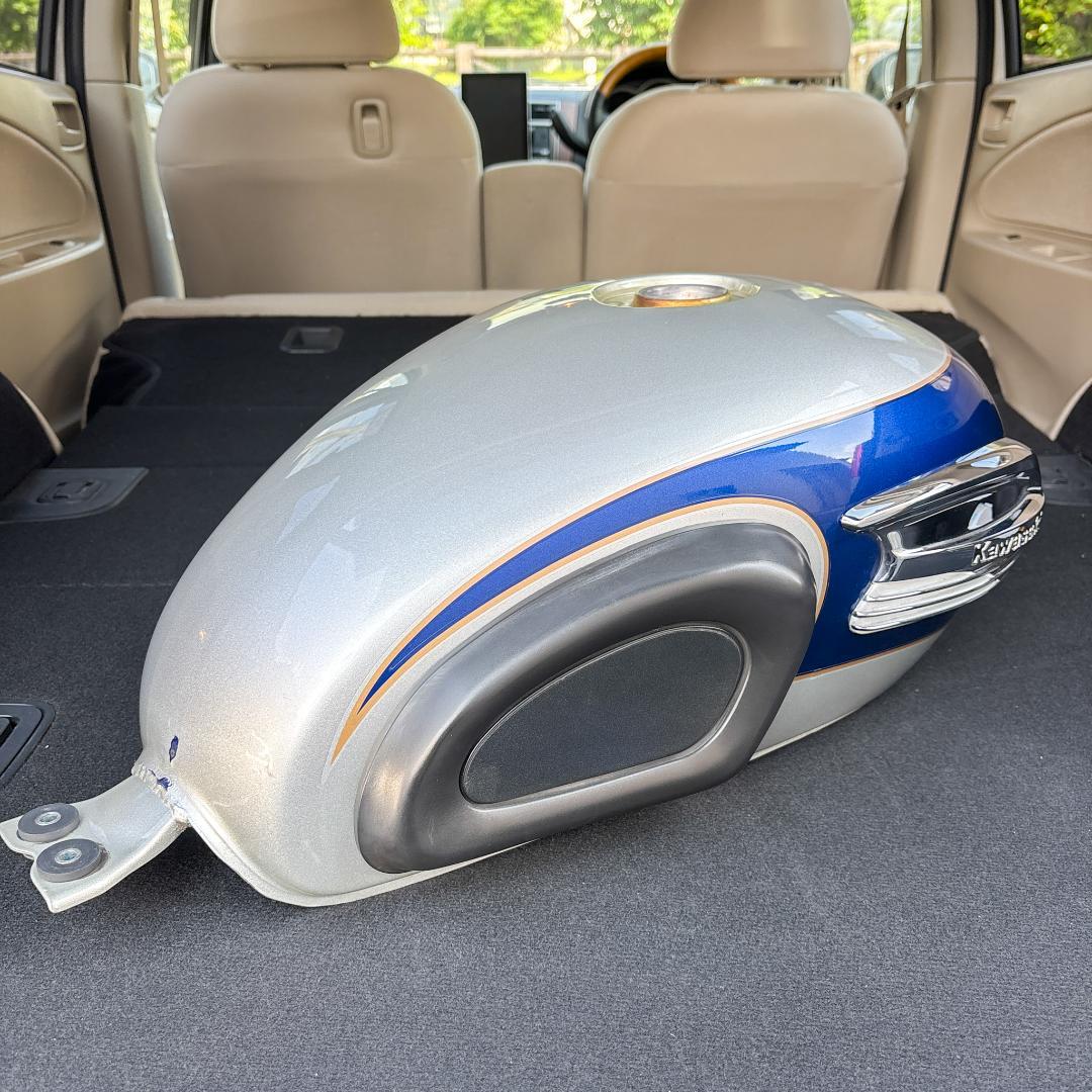 カワサキ W650タンク ギャラクシーシルバー×ルミナスポラリスブルー美品