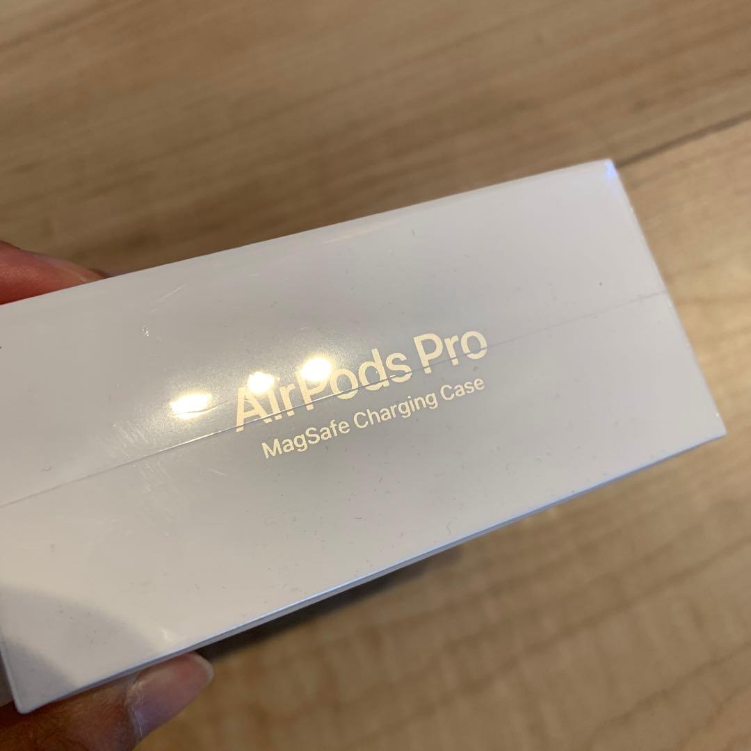 AirPods Pro  イヤホン　Apple