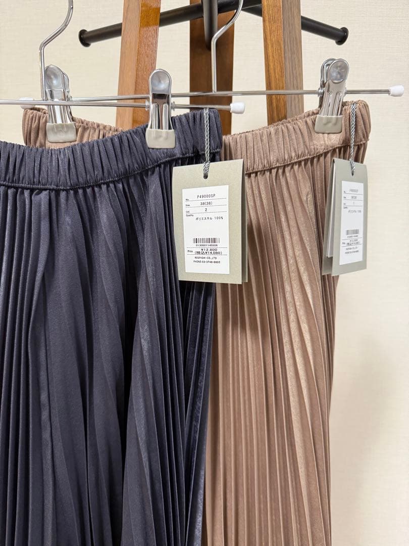 【新品】PRIORITY 大人気のプリーツパンツ　秋冬限定のベロア地　Cグレー