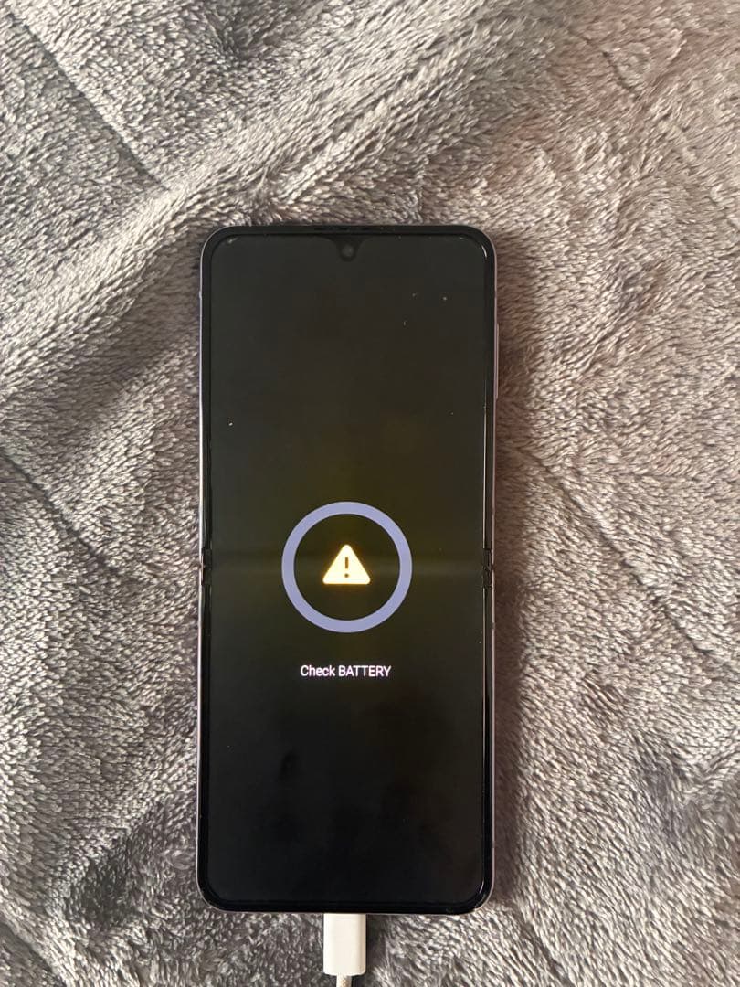 docomo Galaxy Z Flip4 本体　ジャンク
