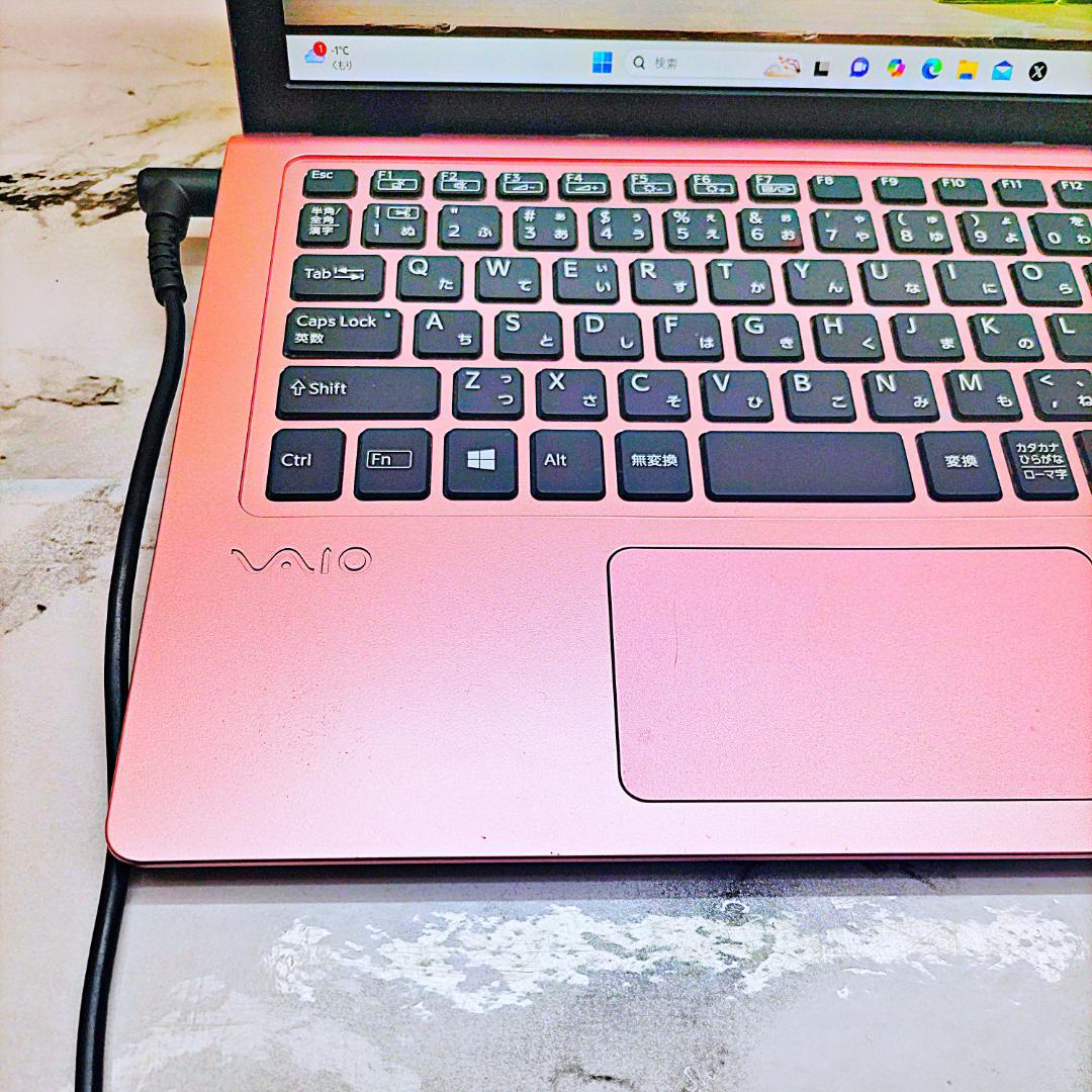 レアなピンク❤️ノートパソコン❣️Core-i3☘️爆速SSD✨軽量・コンパクト