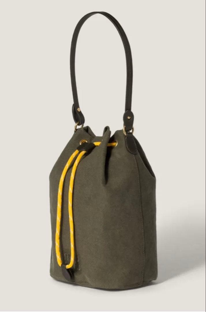 MIU MIU ギャバジン ポーチ　5NR038 2IA7