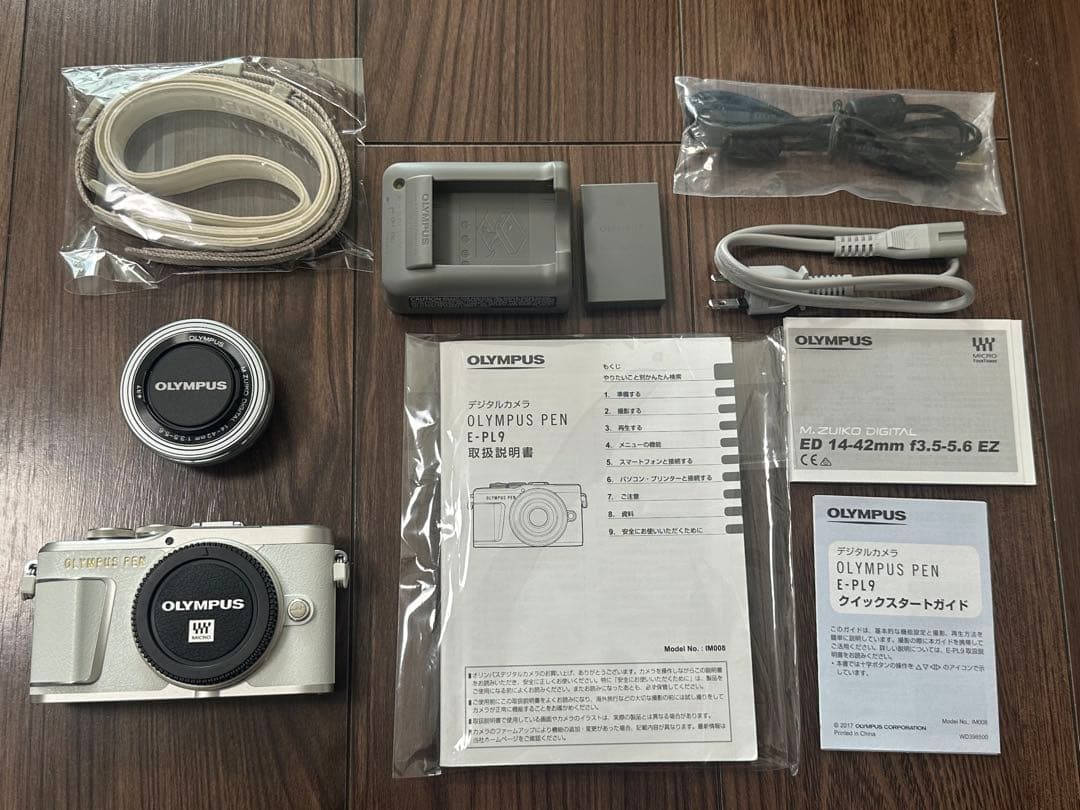 おまめ 【極美品】OLYMPUS PEN E-PL9 ホワイト レンズ付き