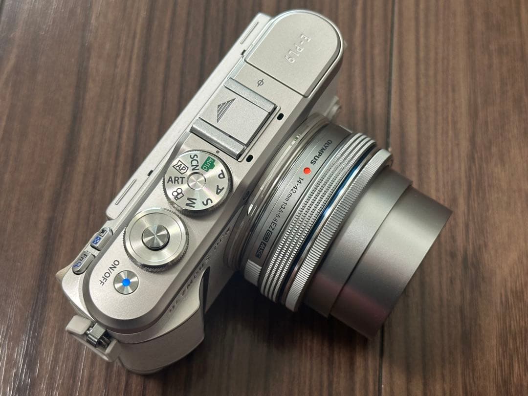 おまめ 【極美品】OLYMPUS PEN E-PL9 ホワイト レンズ付き