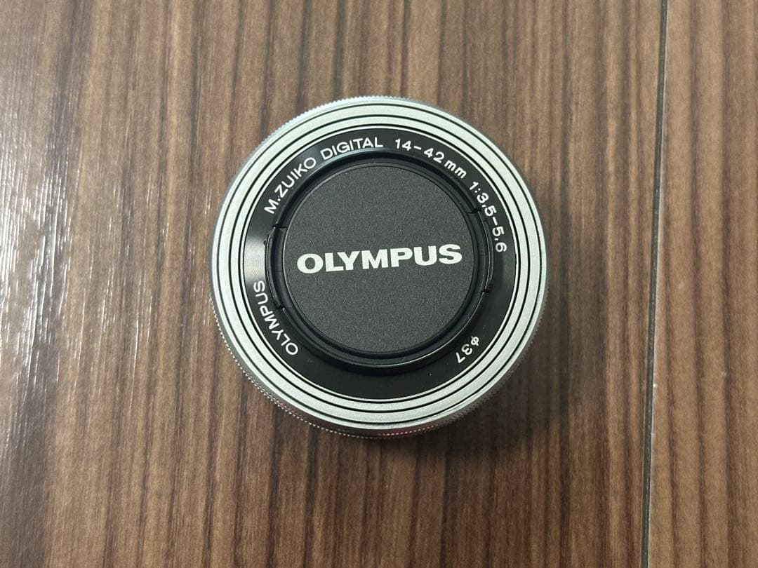 おまめ 【極美品】OLYMPUS PEN E-PL9 ホワイト レンズ付き