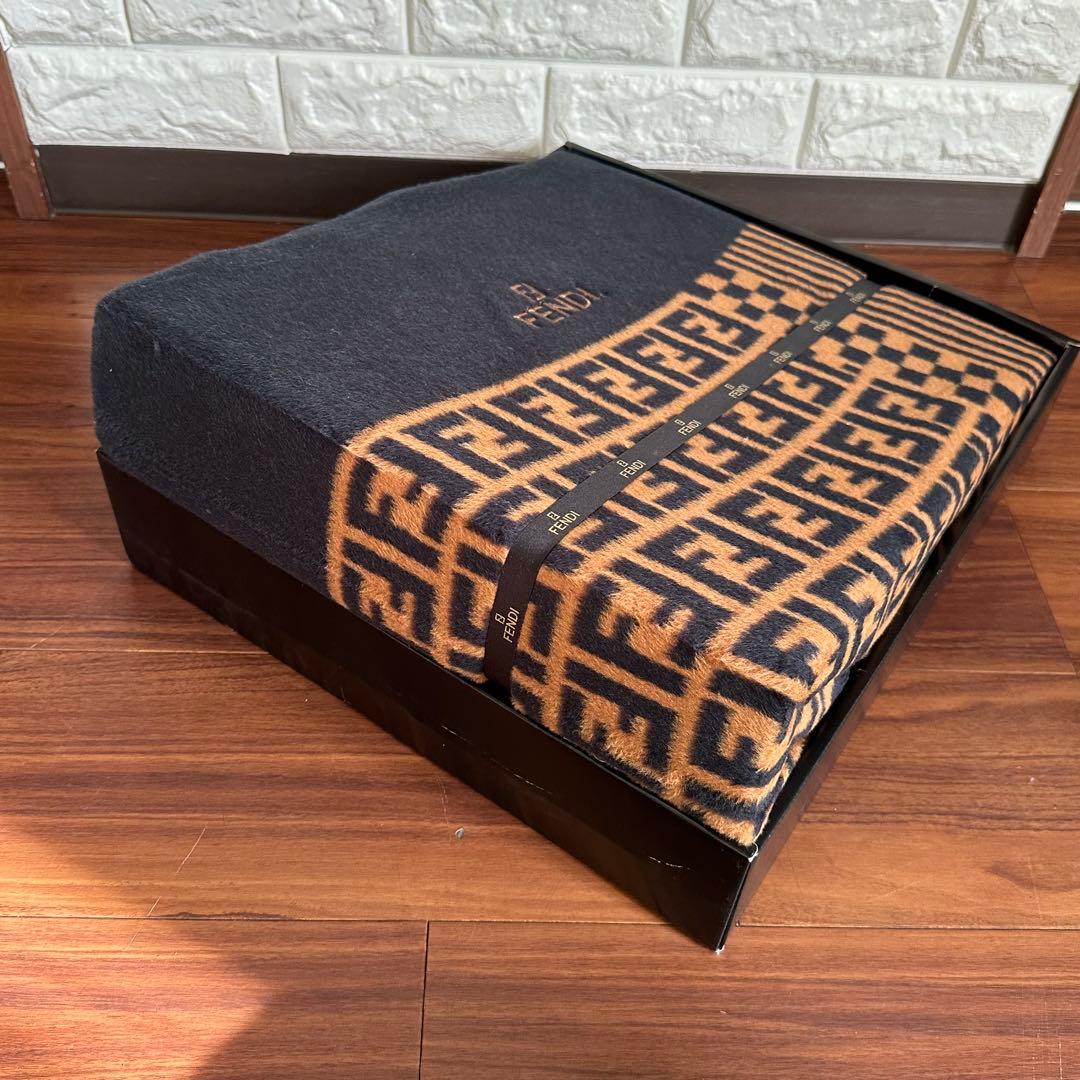 未使用 FENDI 綿毛布 ズッカ柄 ブラック×ブラウン 140×210