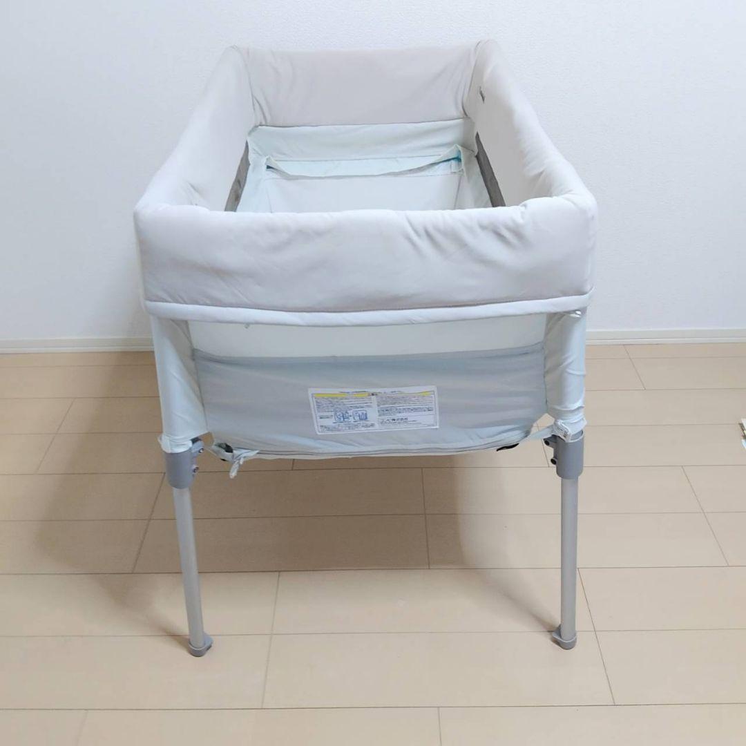 Combi ベビーベッド ホワイト　ベージュ　メッシュ サイドパネル　トモネル