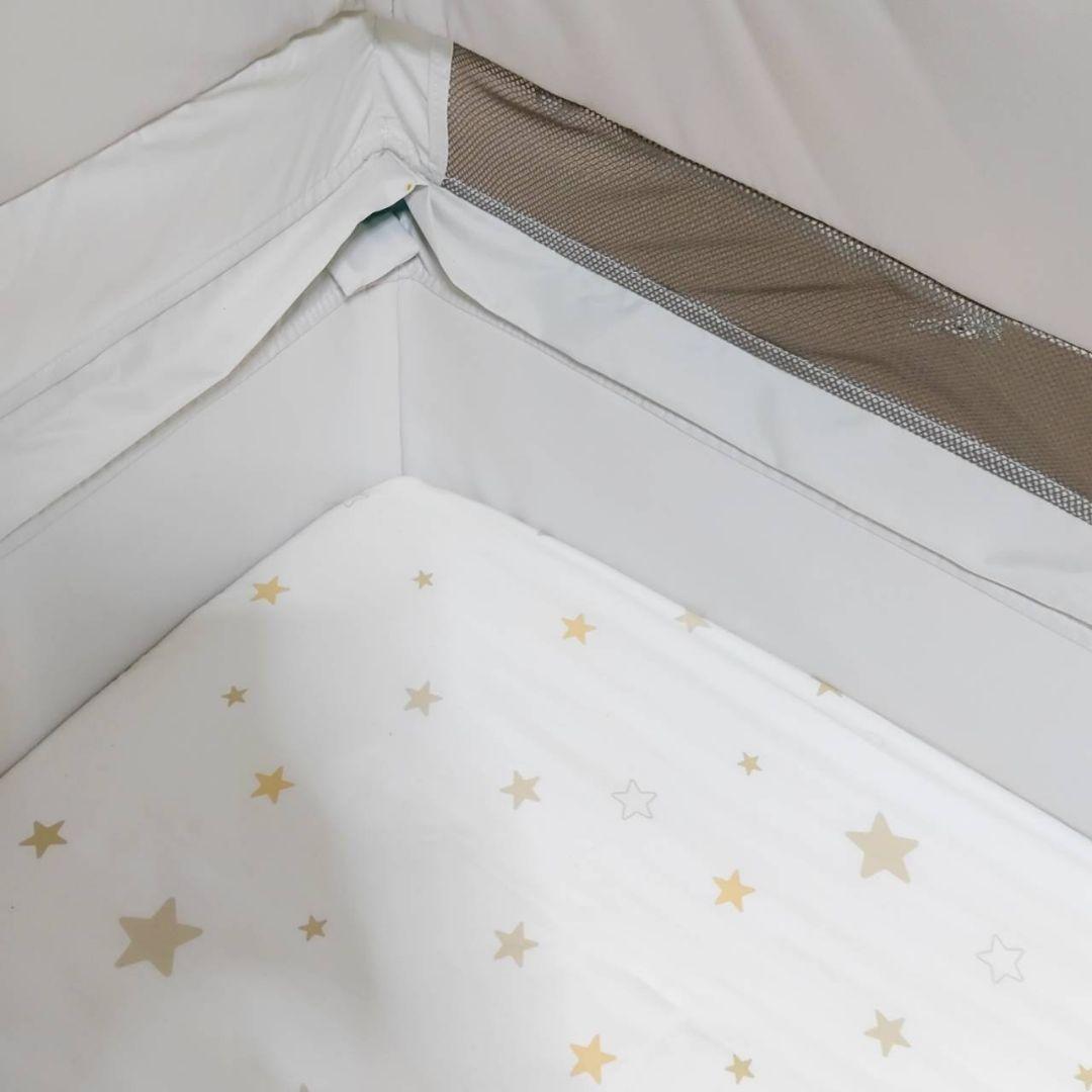 Combi ベビーベッド ホワイト　ベージュ　メッシュ サイドパネル　トモネル