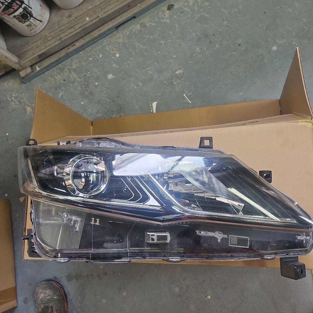 セレナ　C27 右ヘッドライト　美品