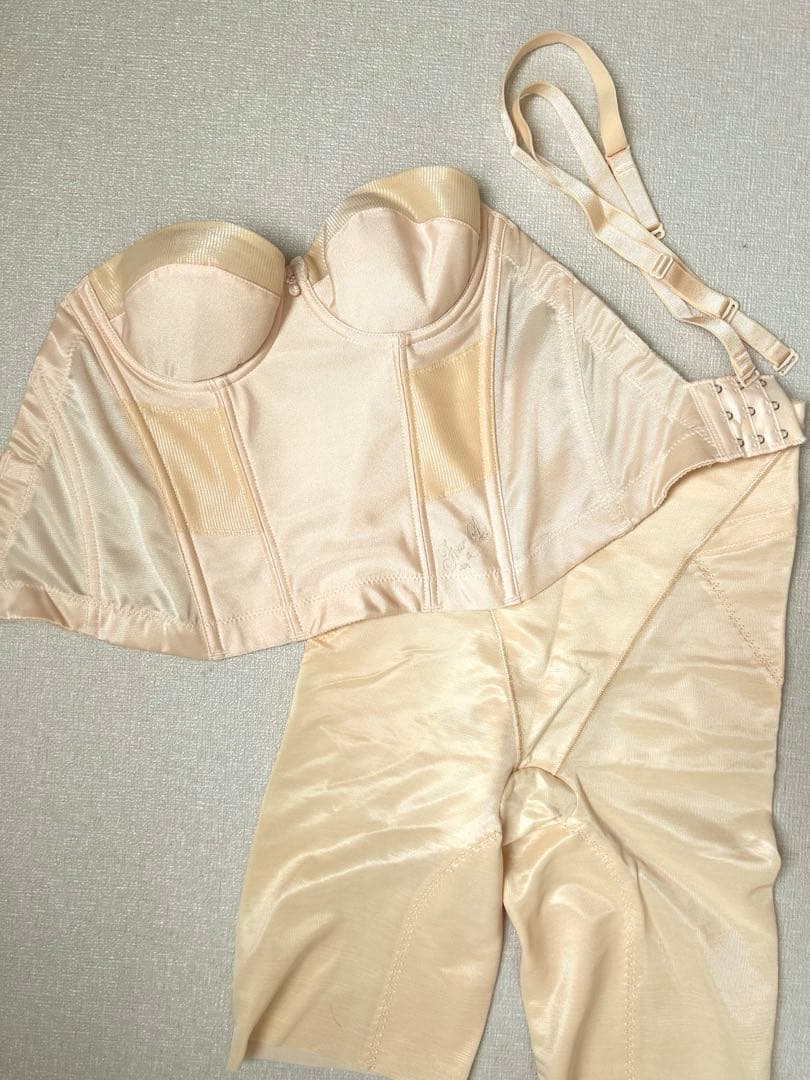 ブライダル FOUR SIS &Co.フォーシスアンドカンパニー　B70/64