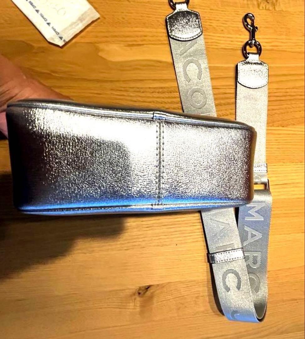 MARC JACOBS シルバー カメラバッグ