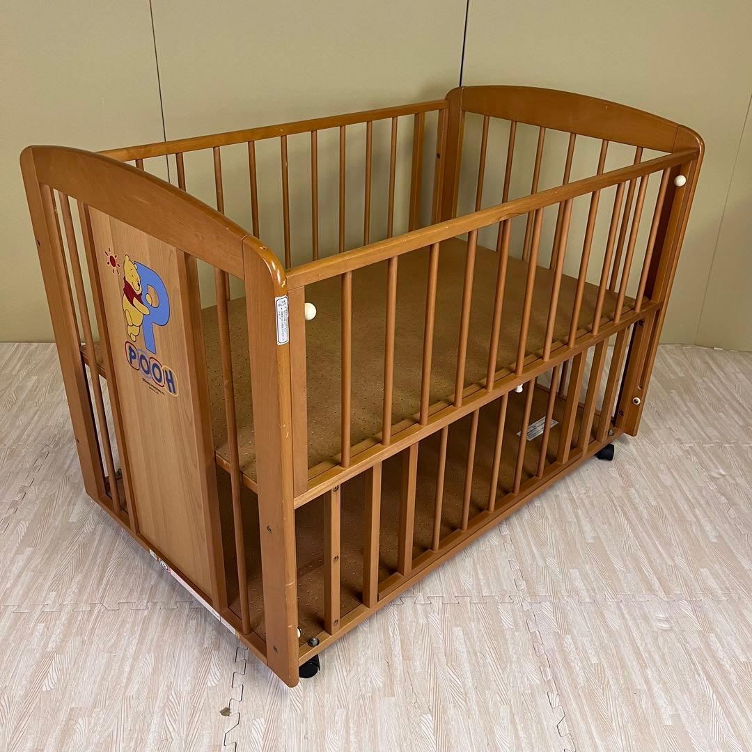 ☆除菌清掃済☆　カトージ　くまのプーさん　ベビーベッド　ライトブラウン