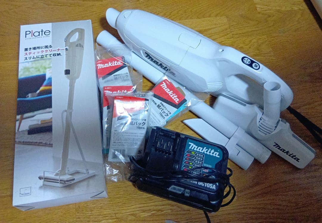 マキタ　コードレス掃除機　CL107 紙パック式　おまけ紙パック替と　収納立掛