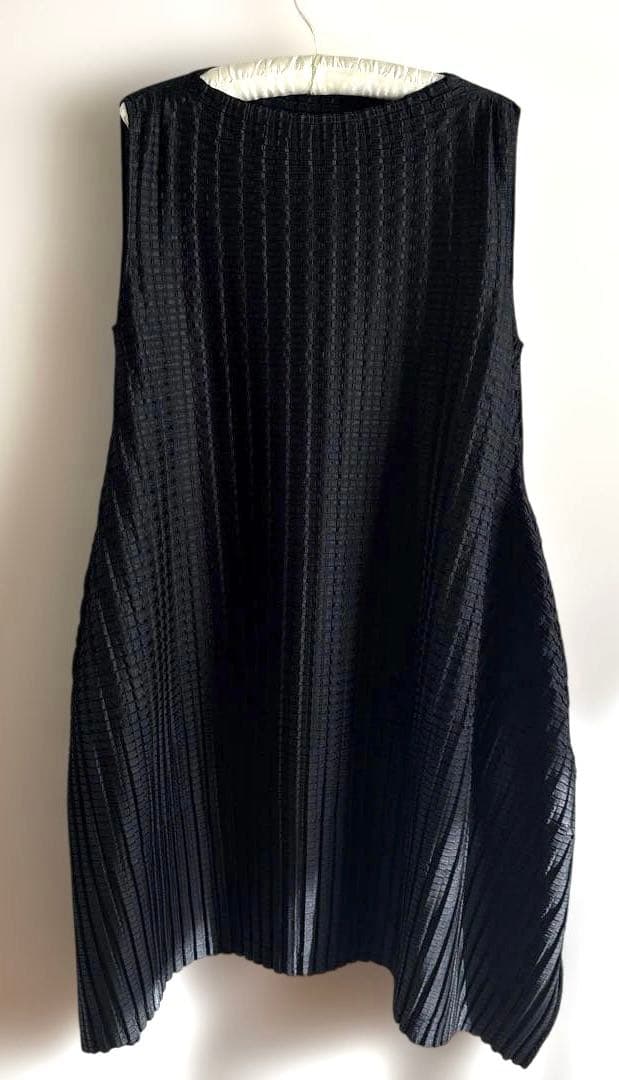 イッセイミヤケ　プリーツプリーズチュニック黒色