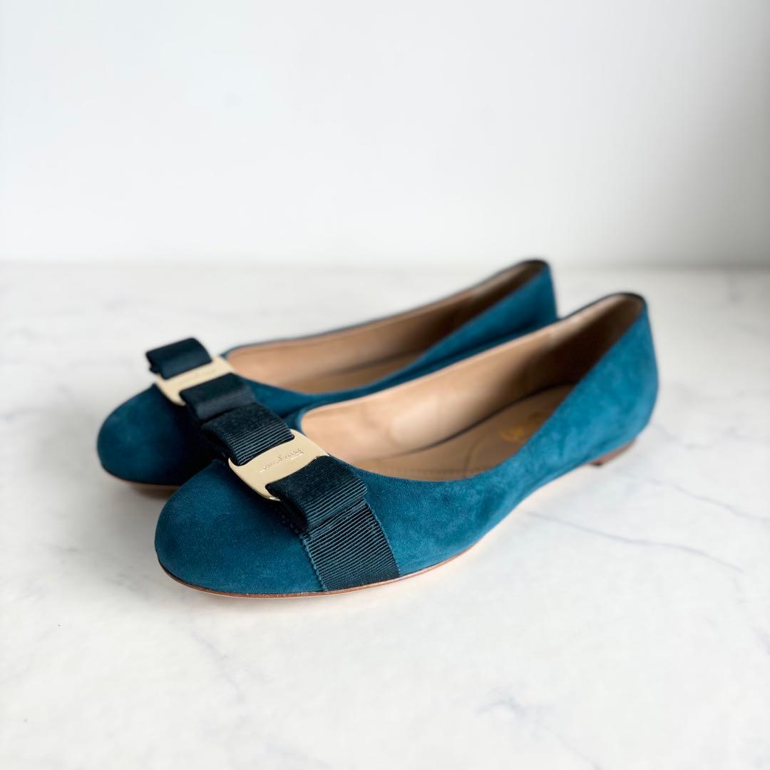 極美品 フェラガモ 6D ヴァリナ ヴァラリボン フラットパンプス グリーン 金