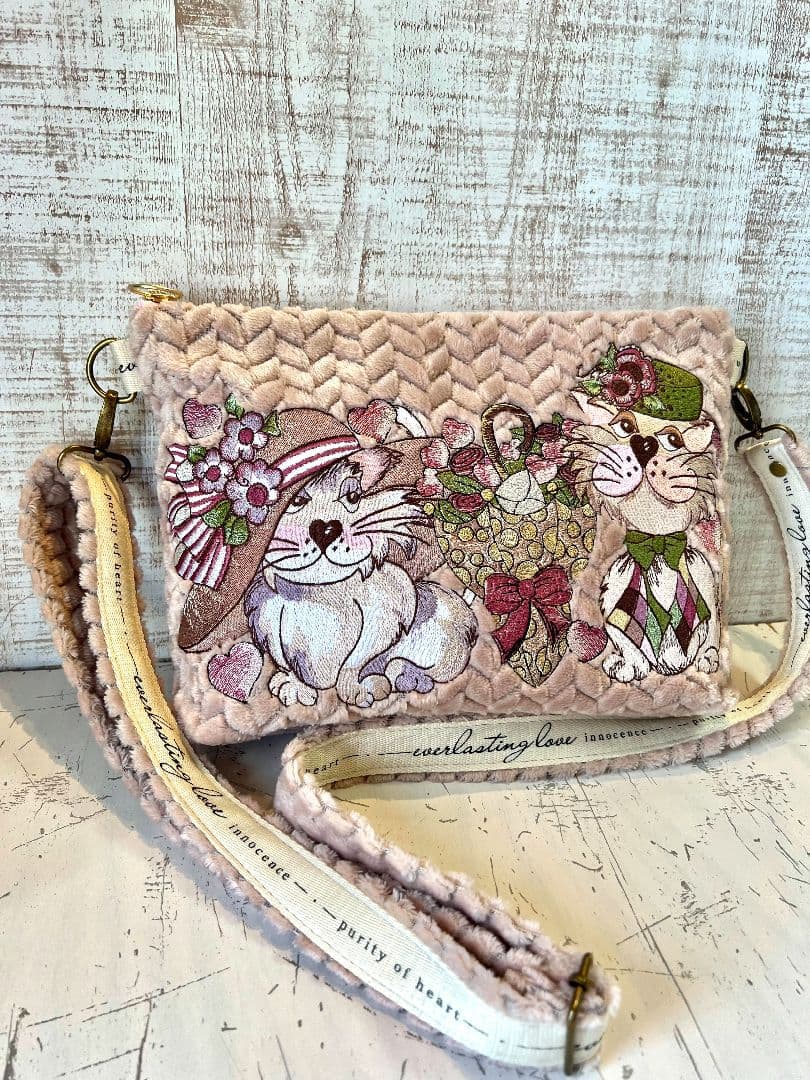 ロラライハリス♡ジグザグピンクファー生地♡刺繍のショルダーバッグ♡