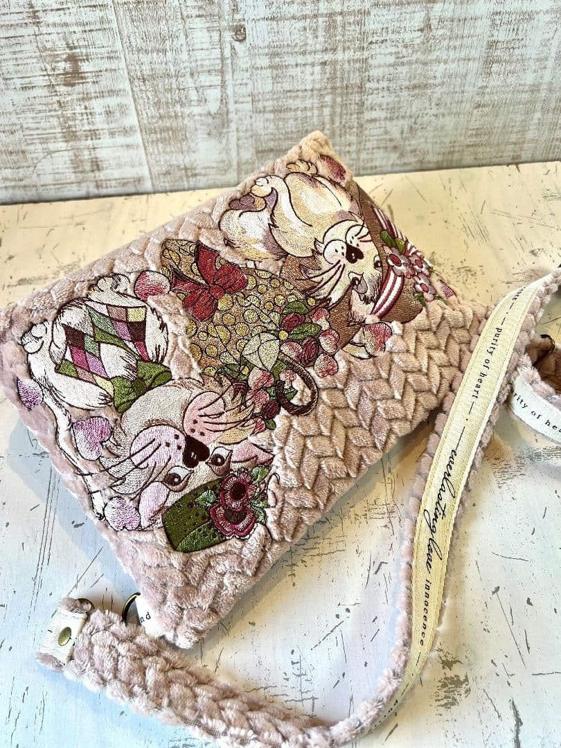ロラライハリス♡ジグザグピンクファー生地♡刺繍のショルダーバッグ♡