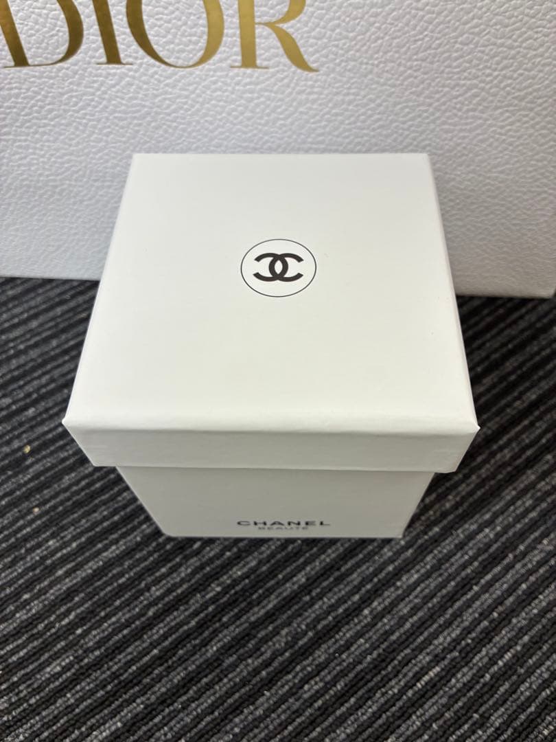 シャネル　ビューティー　スノードーム　2025