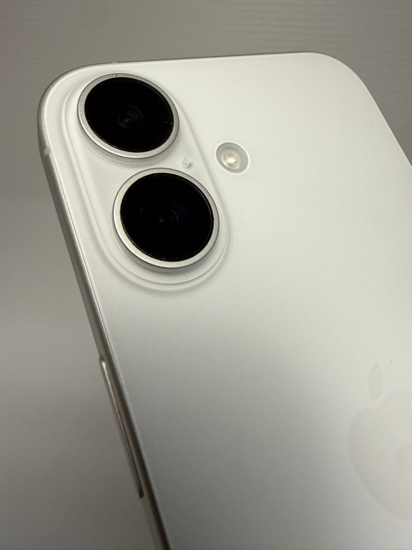 iPhone16 128GB ホワイト 海外版 SIMフリー 残債無し 超美品