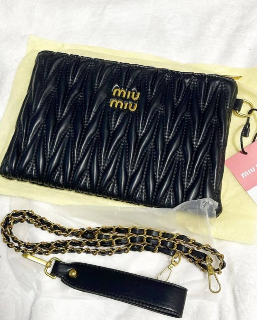 新品‼️ Miu Miu ショルダーバッグ クラッチバック 2wayノベルティ♡