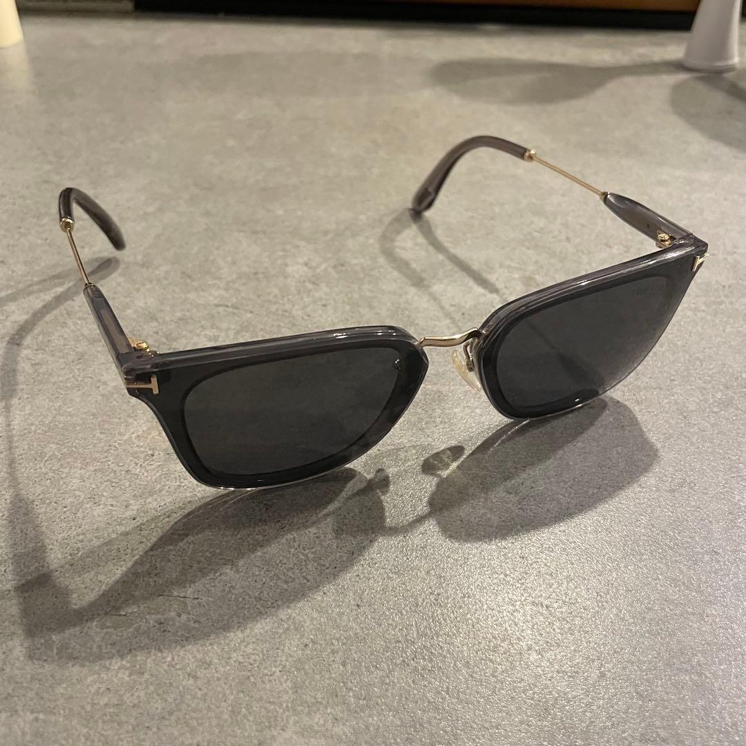 TOM FORD スクエアサングラス ブラックレンズ