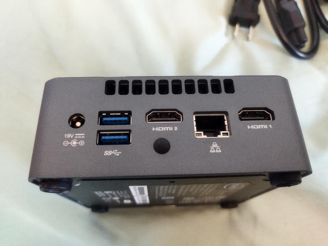 Intel NUC（超小型PC）SSD 約256GB RAM 8GB 不具合なし