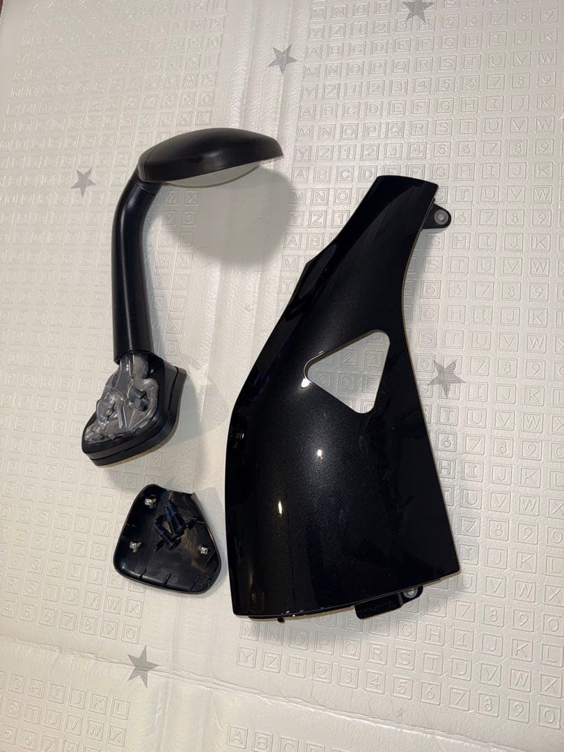 【新車外し】200系 ハイエース ダークプライム8型ガッツミラー コーナーパネル