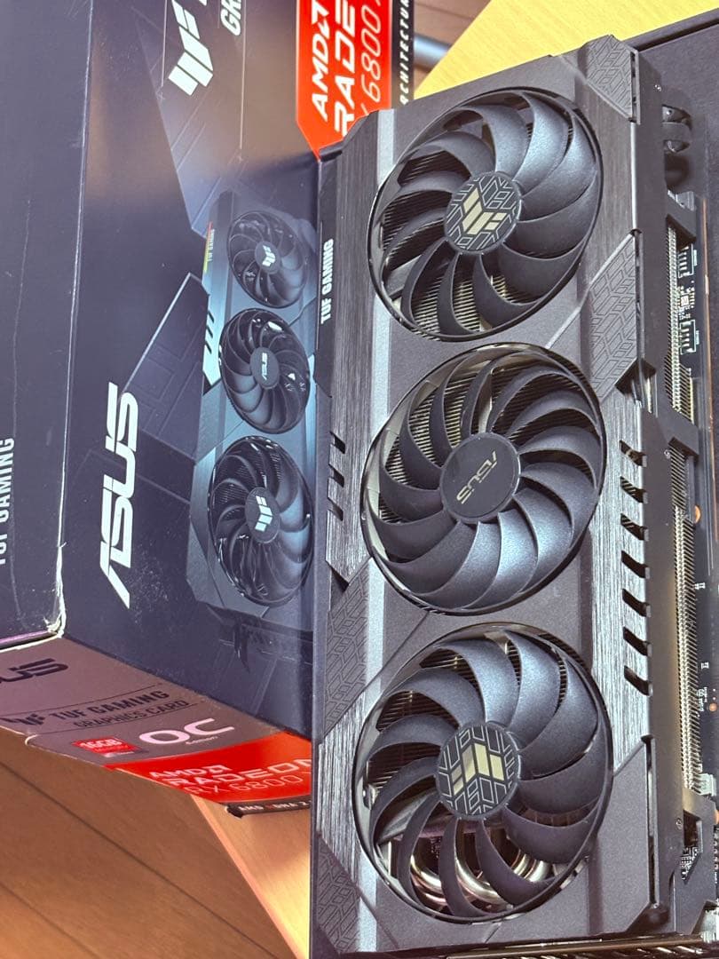 ASUS TUF Gaming RX 6800 XT 本体