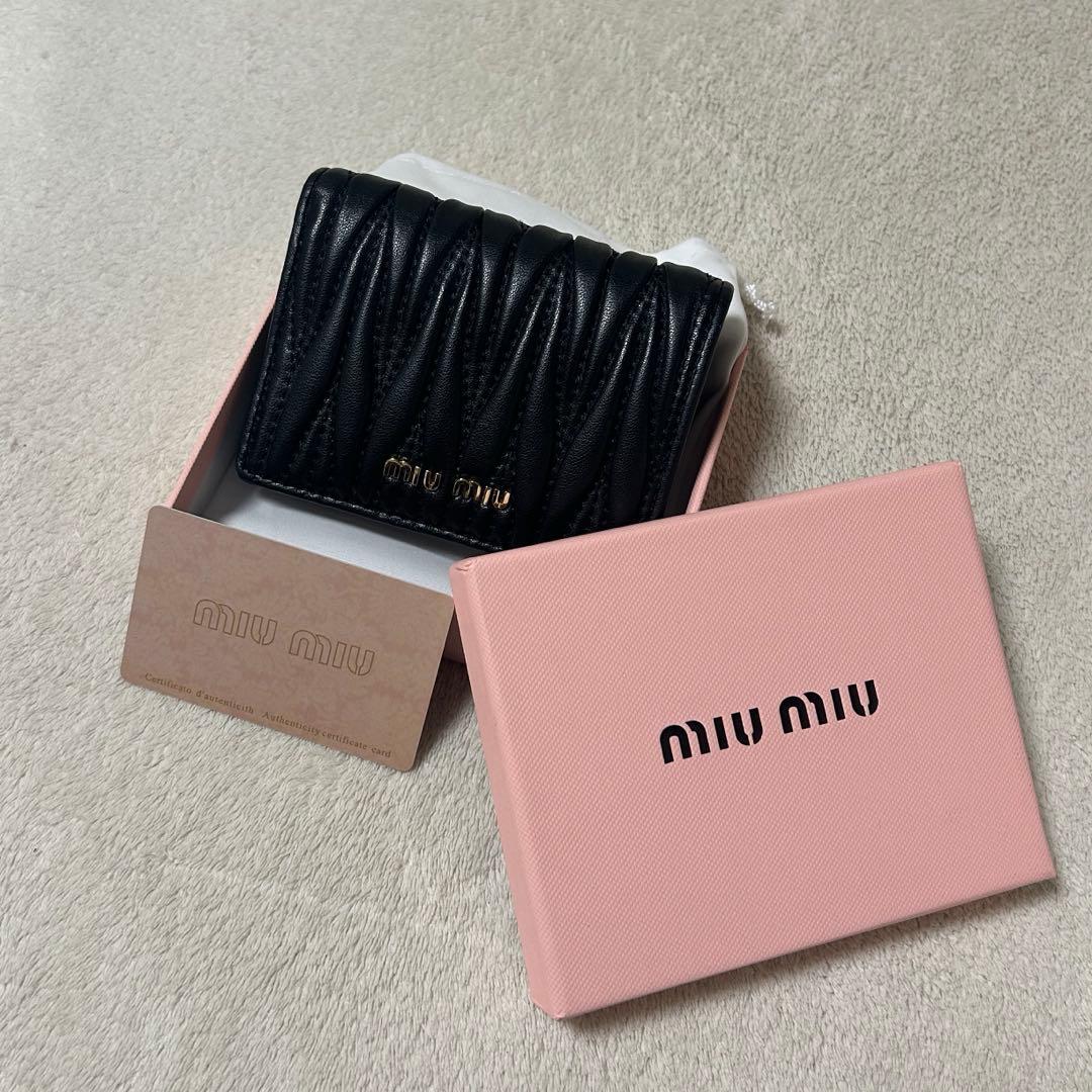 MIUMIU マテラッセ 二つ折りミニ財布 ブラック