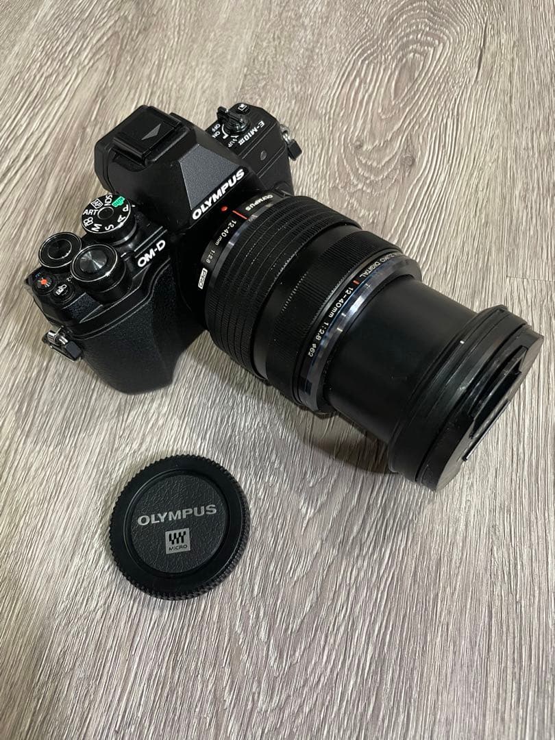 OLYMPUS E-M10 Mark II 本体と付属品