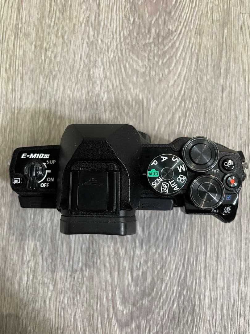 OLYMPUS E-M10 Mark II 本体と付属品