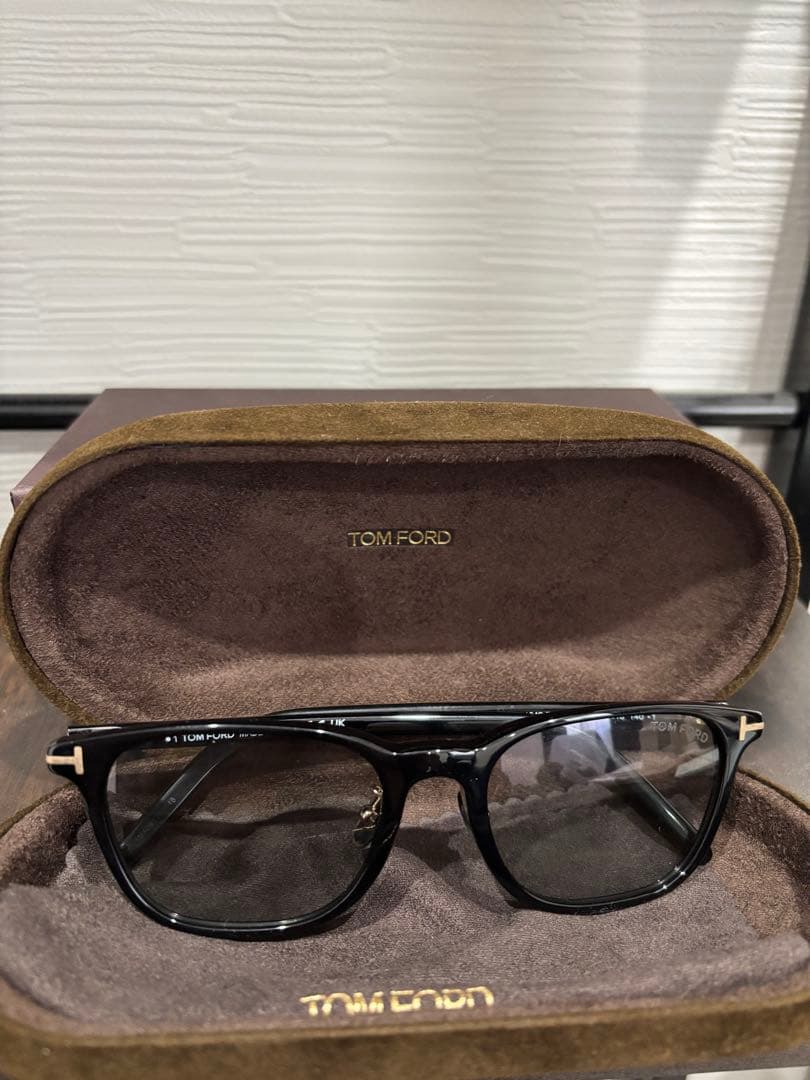 TOM FORD ブラックサングラス ほぼ新品