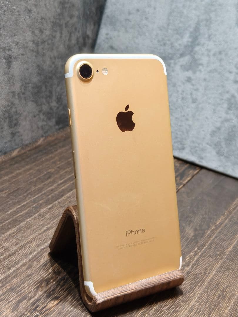 美品 iphone7 32GB SIMフリー スマホ