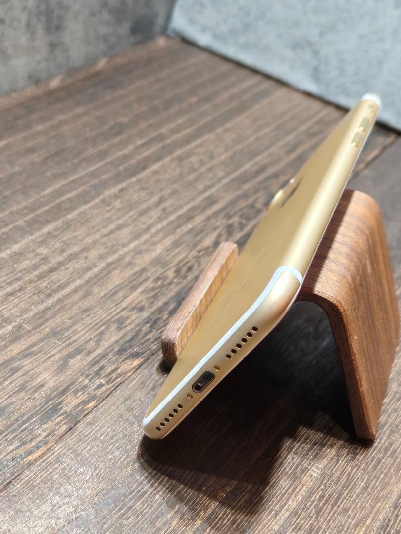 美品 iphone7 32GB SIMフリー スマホ