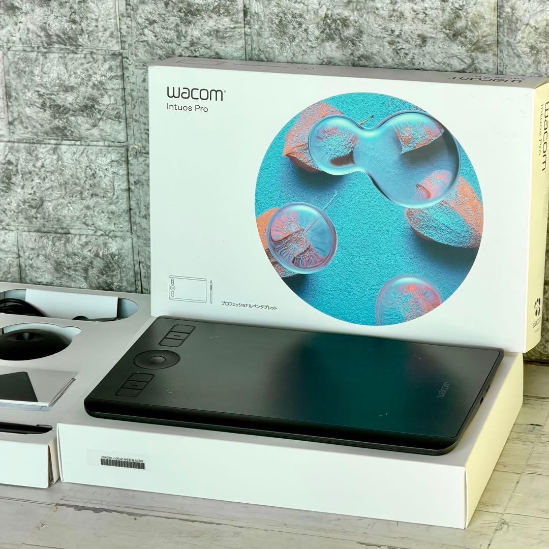 wacom「Intuos Pro Small」板型ペンタブレット
